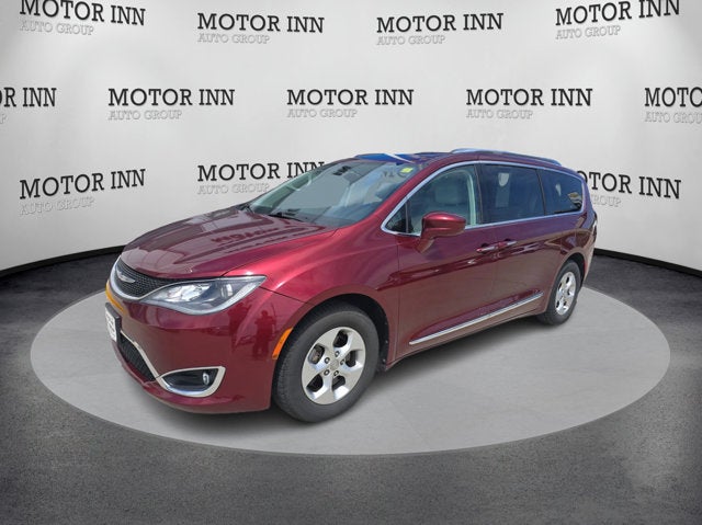 2017 Chrysler Pacifica Touring-L Plus's photo